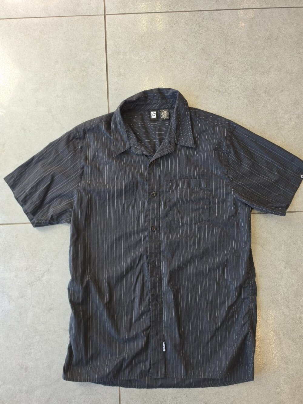 Rusty Mens Large Black Pinstripe Short Sleeve Button Up Shirt Y2K Surf Skater